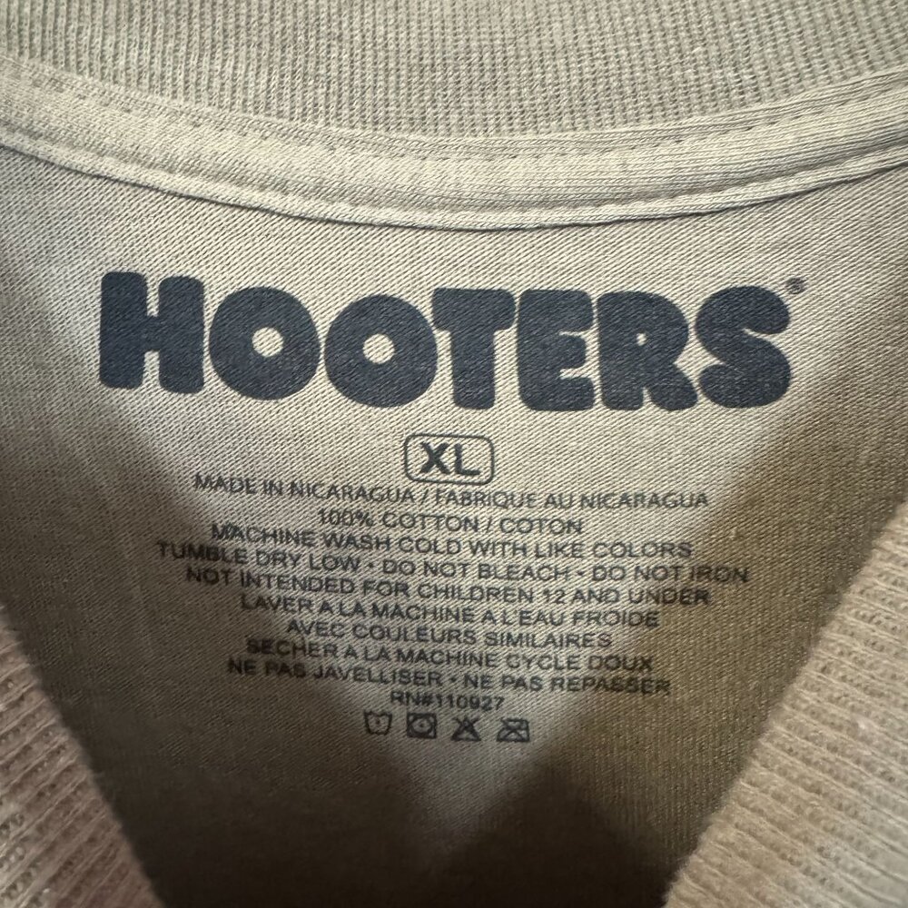 Hooters Brown Tee with Red and Green Design - Picture 2 of 4
